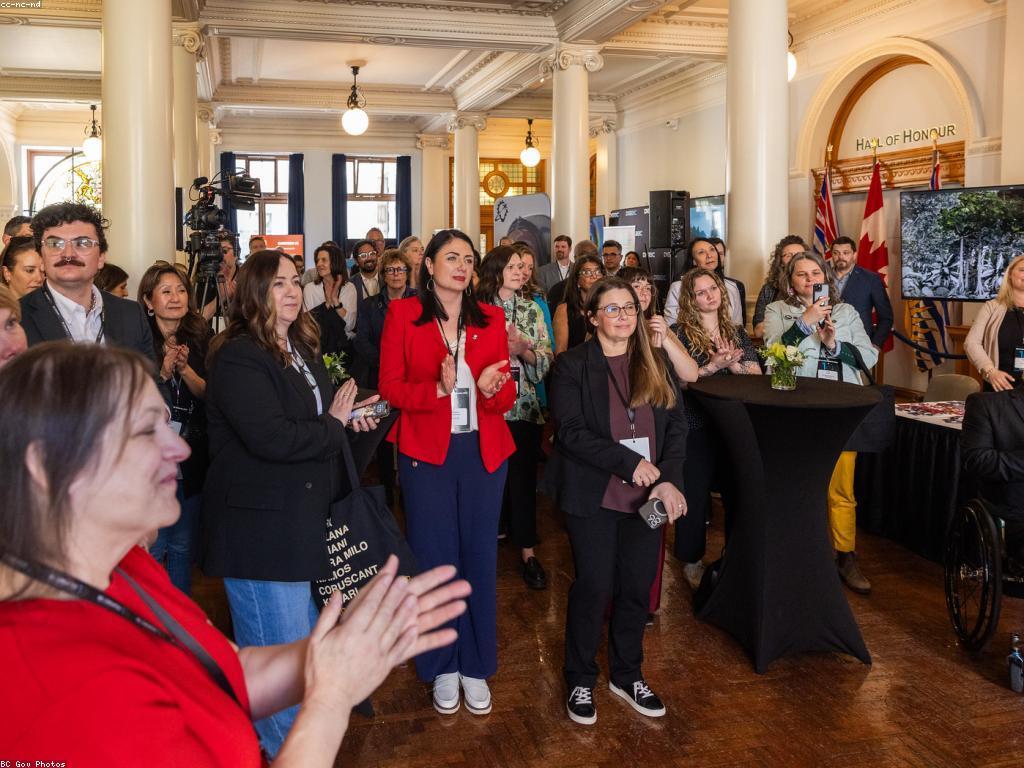 ការយល់ដឹងអំពីវប្បធម៌ហេង: សេដ្ឋកិច្ចនិងការអភិវឌ្ឍ